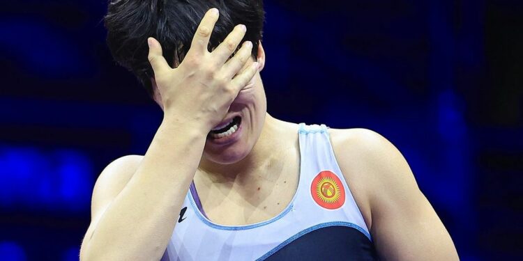 Дүйнө чемпиондугунда финалга чыккан Айпери Медет кызы көз жашын тыя алган жок