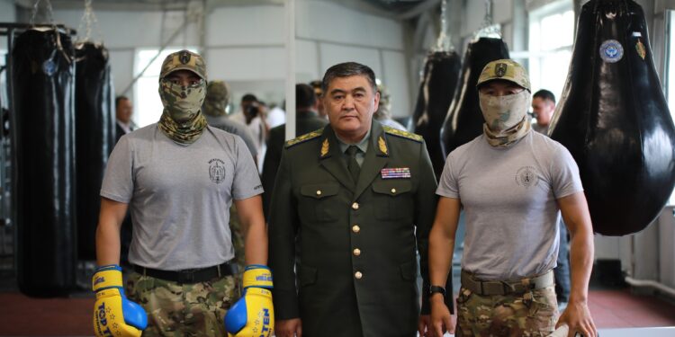 Камчыбек Ташиев УКМК кызматкерлерине жаңы спорт комплексин тапшырды