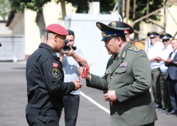 Камчыбек Ташиев Жалал-Абад ОИИБге 2 автоунаа тапшырды