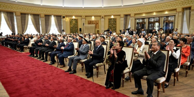 Мамлекеттик сыйлык тапшыруу аземи болуп өттү (видео)