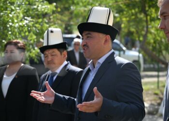 Нурланбек Шакиев: “Шаарларда гана эмес, айылдарда да жолдордун жаңыланып жатышы жакшы саамалык”