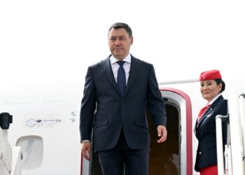 Садыр Жапаров иш сапары менен Душанбеге барды