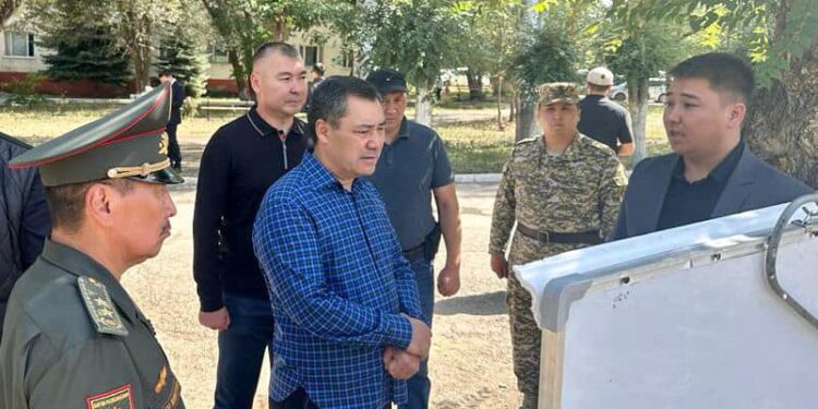 Садыр Жапаров Кой-Таш аскер бөлүгүнө күтүүсүз барды. Ал буга чейин февралда пландан тышкары текшерип кеткен