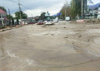 Ысык-Көлдө бүгүн сел жүрдү. Тазалоо иштери башталды