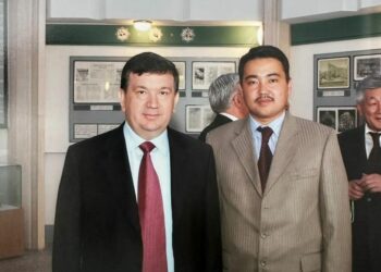 Нурланбек Шакиев менен Өзбекстандын президентинин 17 жылдан кийинки жолугушуусу (сүрөт)