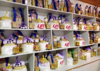 Баткенде чет өлкөдө иштегендердин колдоосу менен «Элден элге жардам» дүкөнү иштеп жатат