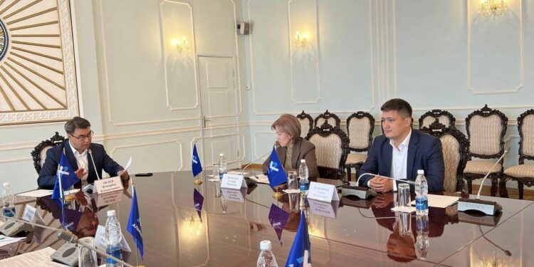 Ишкерлер үчүн камсыздандыруу төгүмдөрүн 17 пайыздан 4 пайызга чейин төмөндөтүү сунушталды