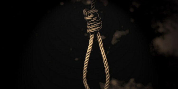 «Айылдашы көргөн». Ошто 41 жаштагы аялдын жансыз денеси асынган абалда табылды