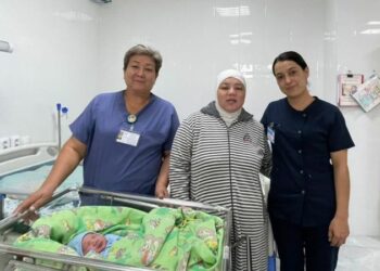 Үйдө 5 кыз, 5 уулу күтүп жатат. Казакстанда 40 жаштагы аял 11-наристесин төрөдү