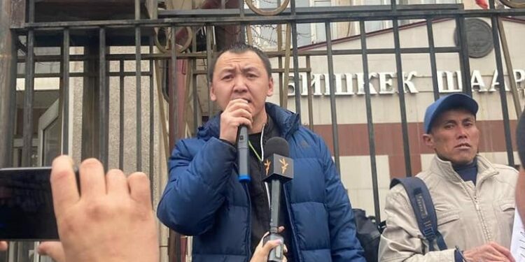 «Бүтүн Кыргызстан» партиясынын мүчөсү Мирлан Ураимов бир жылга эркинен ажыратылды