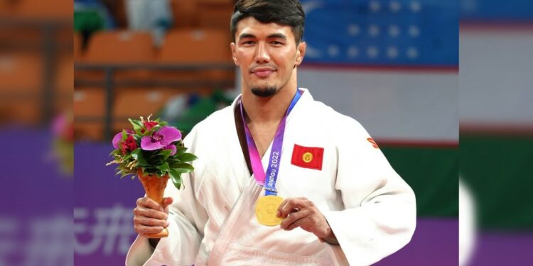 Азия оюндарында алтын уткан Эрлан Шеровго үй берилери айтылды