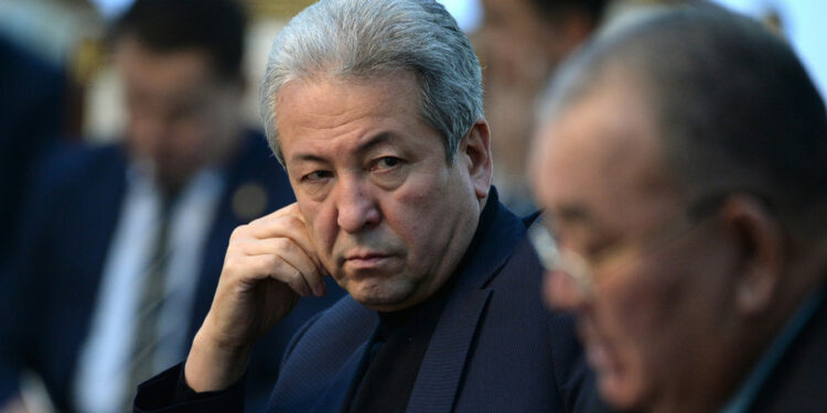 Депутат Токтошев: «Мадумаровду коркунучтуу кылмышкердей кармабай эле, чакырса өзү бармак»