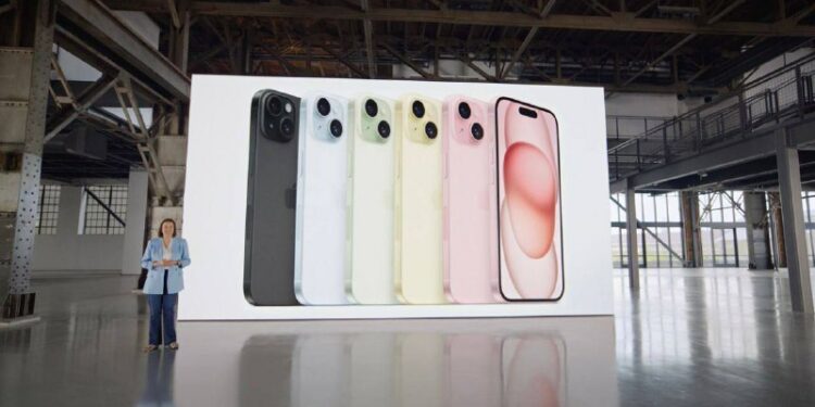 Apple компаниясы iPhone 15 акыркы үлгүсүндөгү смартфондорун тааныштырды
