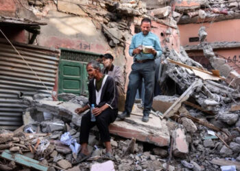 «Сөөктү көрүп турам, бирок чыгара албайм». Зилзаладан кийинки марокколуктардын жашоосу