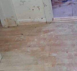 Селекция айылында күйөөсү аялынын бети-башын кескилеп салганы айтылууда