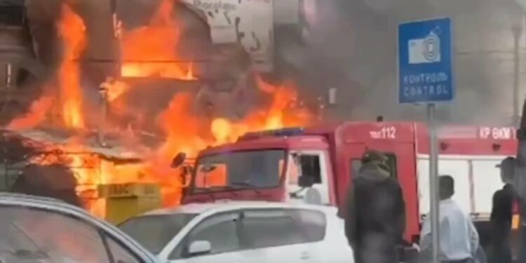 «Аламүдүн» базарына жакын жерде тез тамактануучу жай күйүп кетти