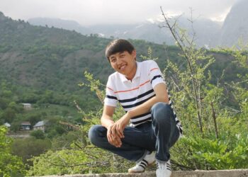 “Бүтүн Кыргызстан” партиясынын мүчөсү Замирбек Шамшидин уулу камакта калтырылды