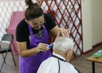 Бишкектеги карылар үйүндө сулуулук күнү өттү (сүрөт)