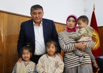 Камчыбек Ташиев СЕРЕП МЕДИА маалымат агенттигине кайрылган келинге жардам берди