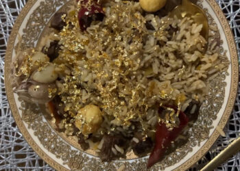 «Бул күнөө». Өзбекстанда алтын кошулган палоо «мода» болуп жатат