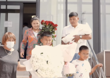 Косметолог Мээрим Давлетова менен жолдошу 3 уулдан кийин кыздуу болушту (видео)