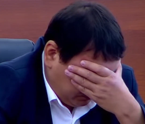Жыйында депутат Сеид Атамбаевдин абалы начарлап, сүйлөй албай калды (видео)