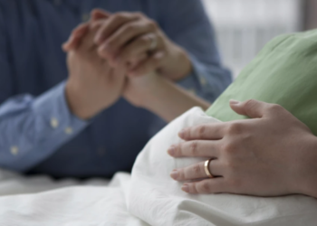 Өлкөдө өнөктөштүк төрөткө тыюу салынганын министр билдирди