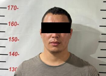 Сузакта унаада бара жаткан адамга ок атылып, ооруканага түшкөн. Шектүү кармалды