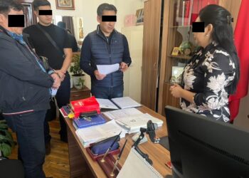 «5 миң доллар талап кылган». Бишкек шаардык сотунун судьясы кармалып, камакка алынды