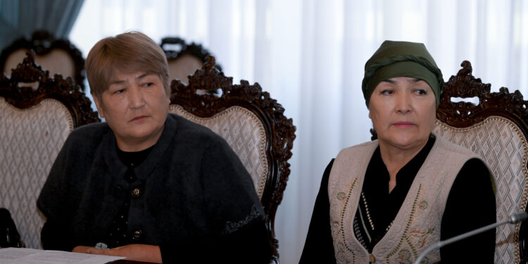 Кулак-мурду кескиленген келиндин жакындары Ак Үйгө барышты. Эмне жыйынтык чыкты?