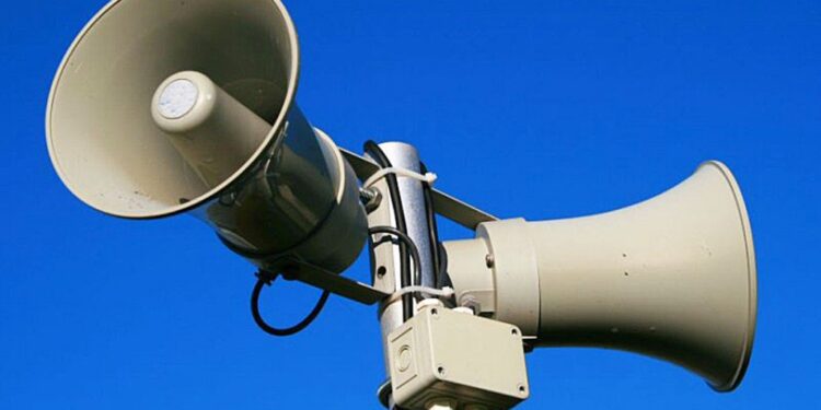 Дүрбөлөңгө түштүңүзбү? Өлкөдө сирена үнү жаңырды (видео)