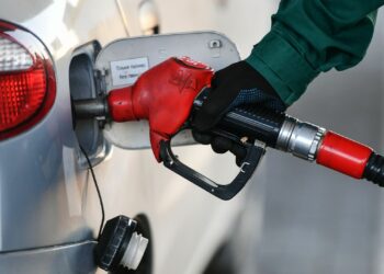 Бензин кымбаттабасын деп, 2 миллиард сом бөлүнгөн. УКМК акчанын чоо-жайын иликтөөдө