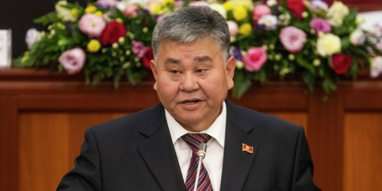 Депутат Эльмурза Сатыбалдиев Курманбек Бакиев менен жолукканын айтты