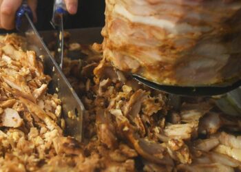 Бишкекте шаурмага уулангандардын саны 71 адамга жетти