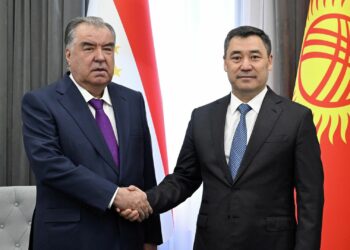 Садыр Жапаров Тажикстандын президентин туулган күнү менен куттуктады
