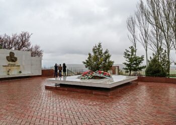 «Ата-Бейиттин» кызматкерлеринин маянасы 2 эсеге көтөрүлөт