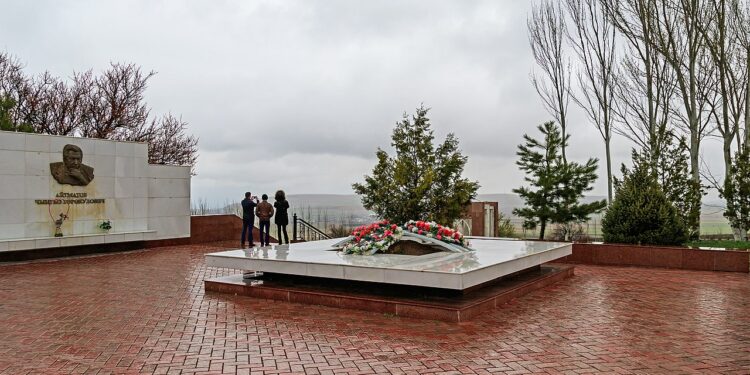 «Ата-Бейиттин» кызматкерлеринин маянасы 2 эсеге көтөрүлөт