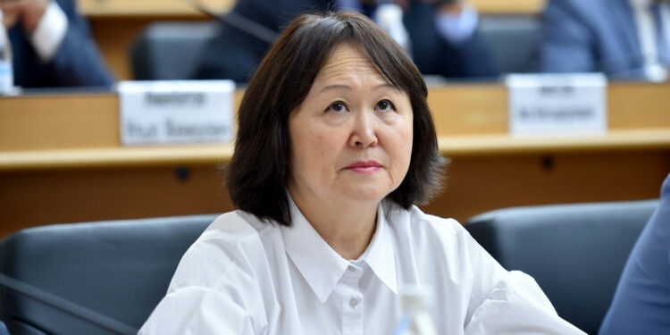 Мурдагы министр Динара Кутманова 9-декабрга чейин камакта болот