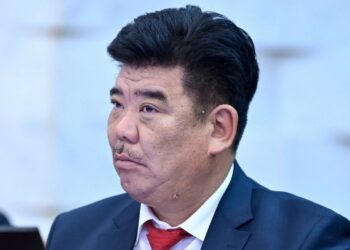 «Көрүүнү сунуштайм». Маданият министри спектаклдеги жылаңач эпизод тууралуу үн катты