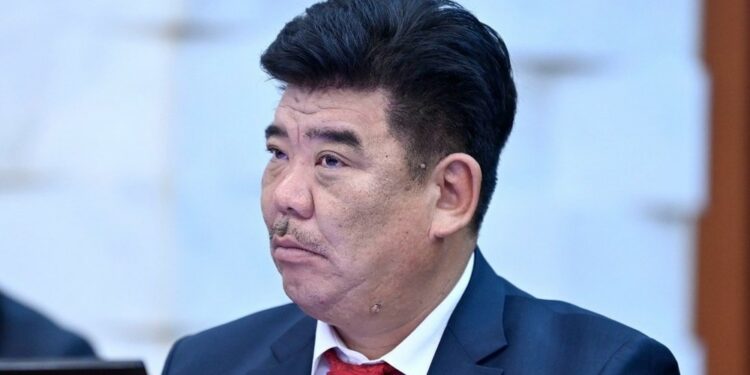 «Көрүүнү сунуштайм». Маданият министри спектаклдеги жылаңач эпизод тууралуу үн катты