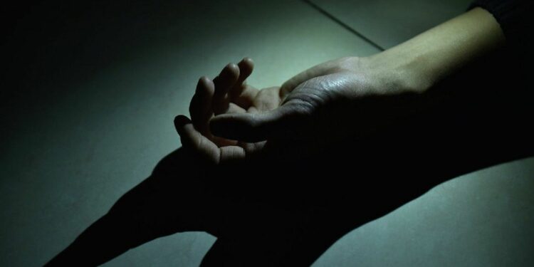 Бишкекте каза болгон 3 балалуу келин. «Ал өз өмүрүнө кол салмак эмес» дейт бир тууганы