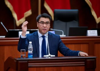 Репрессия курмандыктарын актоого багытталган мыйзам долбоору биринчи окууда кабыл алынды