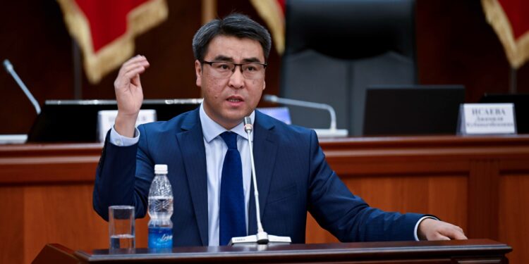 Репрессия курмандыктарын актоого багытталган мыйзам долбоору биринчи окууда кабыл алынды