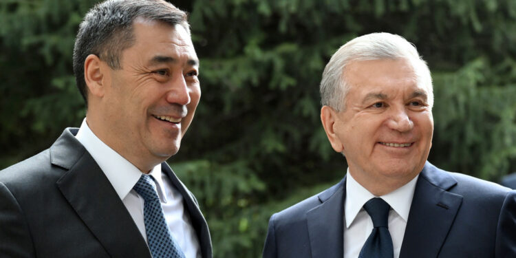 Өзбекстандын президенти КМШнын Ардак белгиси менен сыйланды