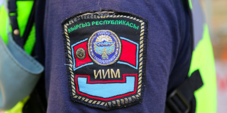 Ысык-Көлдө видеосу тараган мас милиция кызматкерлери. ИИМ кызматтан кимдер алынганын айтты