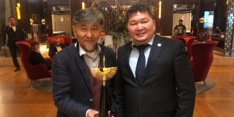 Актан Арым Кубат Бакудагы кинофестивалда сыйлык алды