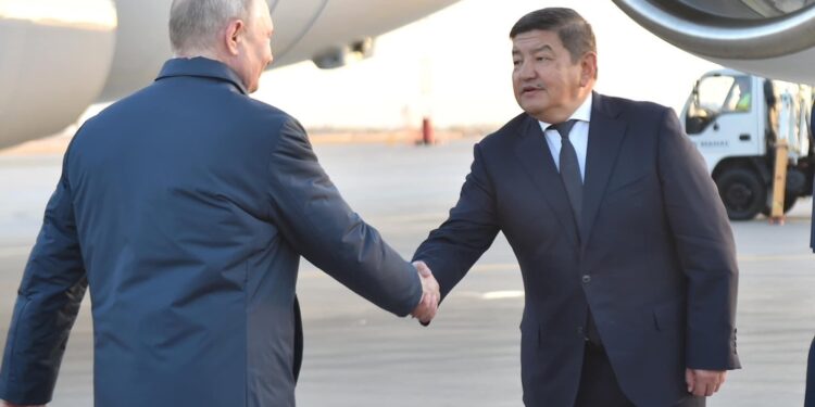 Путин Кыргызстанда. Бул анын быйылкы жылдын эсебинен алгачкы чет өлкөгө сапары