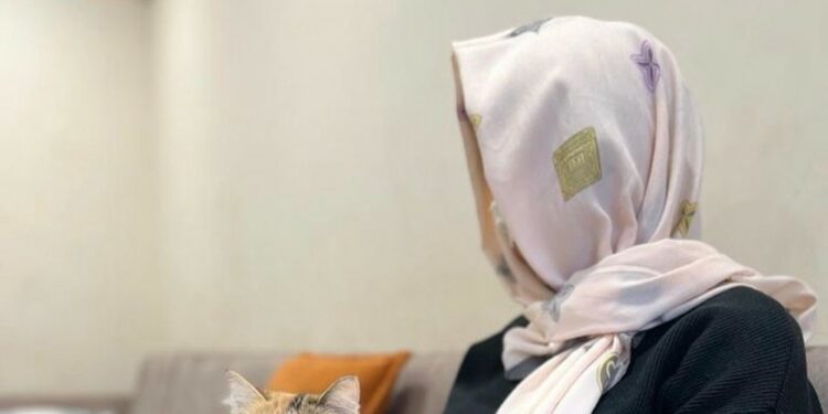 Кулак-мурду кескиленген келин. «Шектүү каны менен 4 мамлекеттин атын жазган» дейт депутат