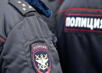 Санкт-Петербургда 11 өзбекстандык кармалган. Алар аял үчүн мушташа кетишкен