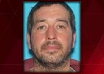 «Уулуна кат жазган». АКШда 18 адамды атып өлтүргөн шектүүнүн жансыз денеси табылды